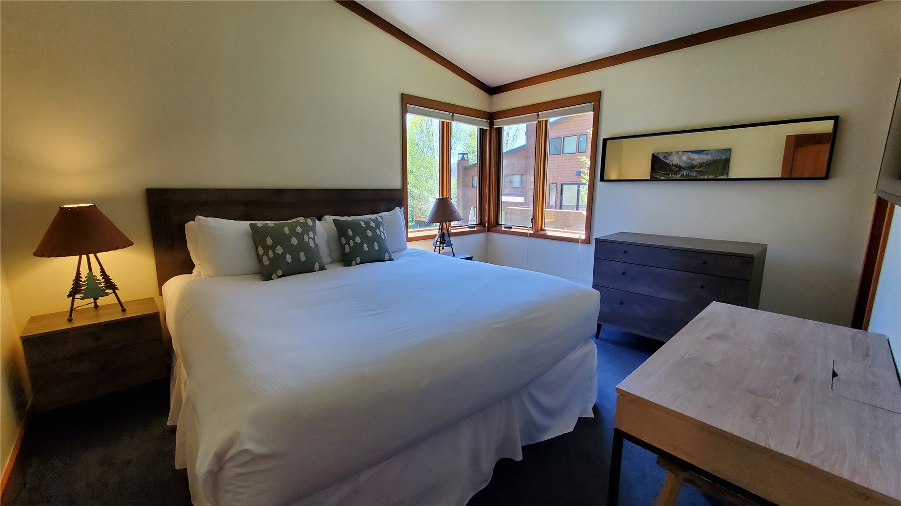 620 Tennis Club Road, Unit 1337 Keystone, CO 80435 - Photo 26 of 48 a bedroom with a bed and a night stand