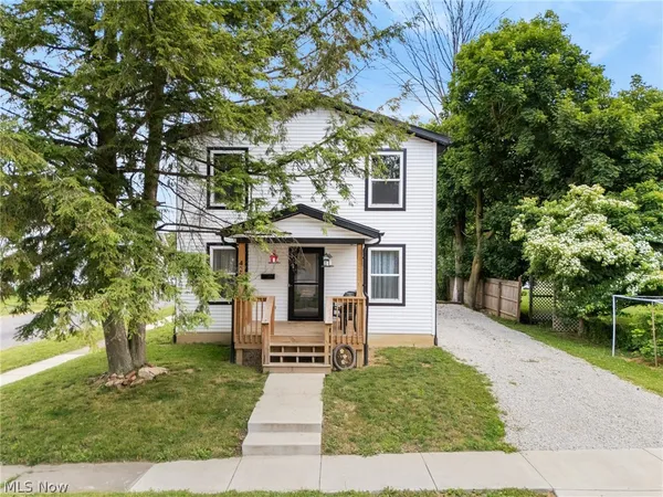 $299,900 | 427 West Oak Street, Orrville, OH 44667