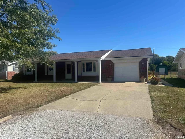 $173,000 | 308 10th Street, Pawnee, IL 62558