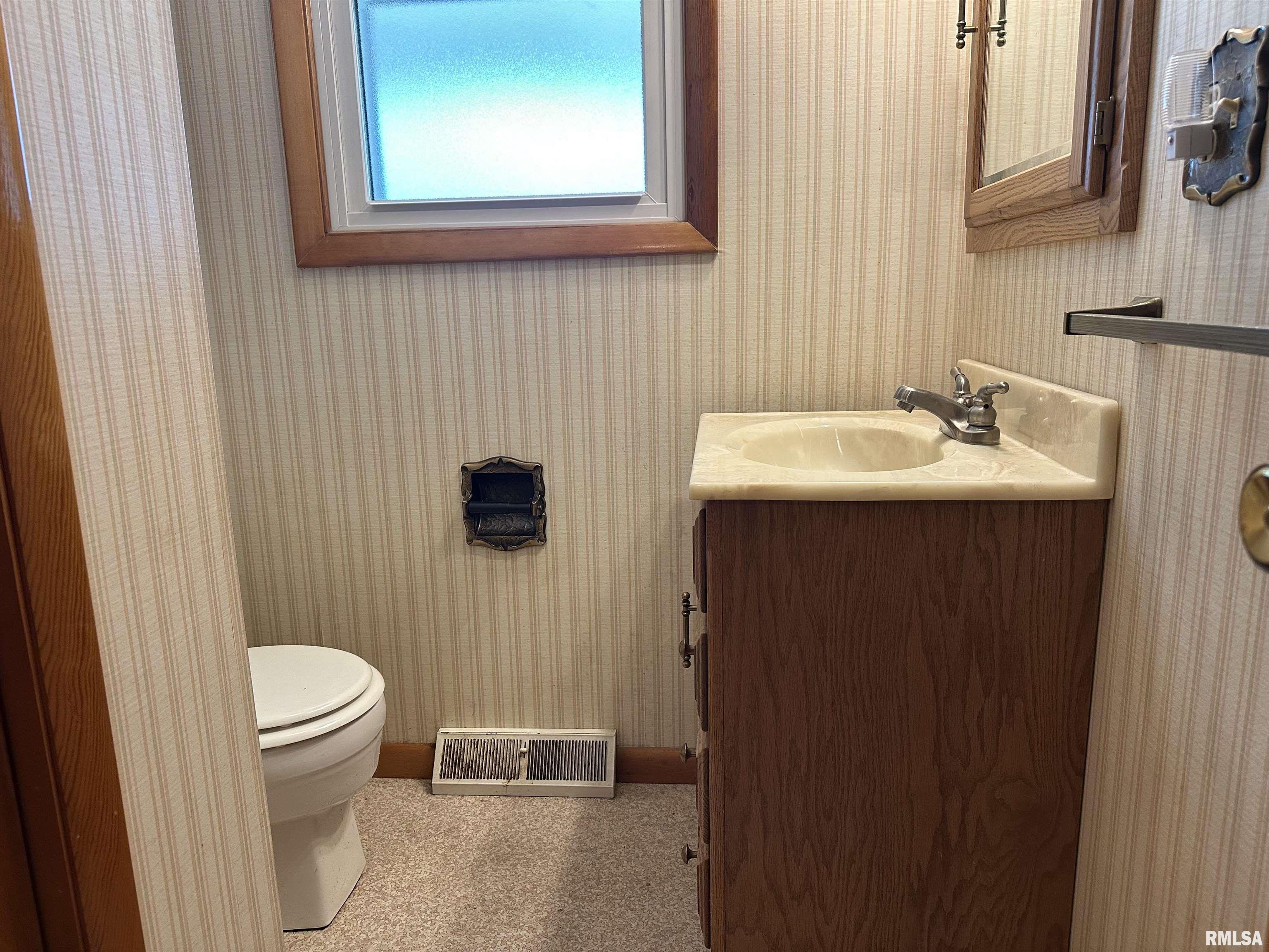 308 10th Street Pawnee, IL 62558 - Photo 13 of 28