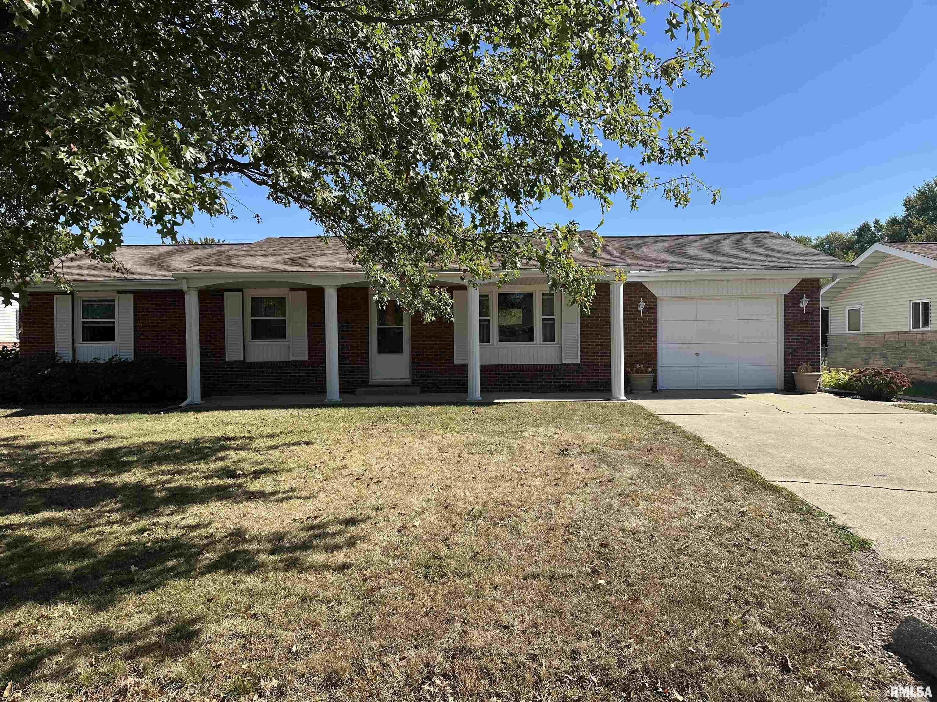 308 10th Street Pawnee, IL 62558 - Photo 2 of 28