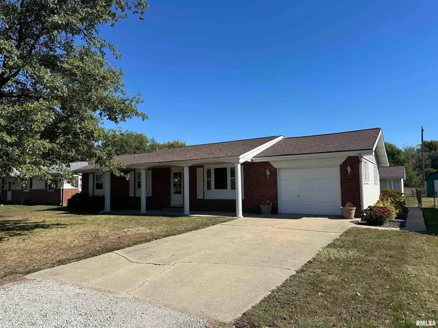 $173,000 | 308 10th Street, Pawnee, IL 62558
