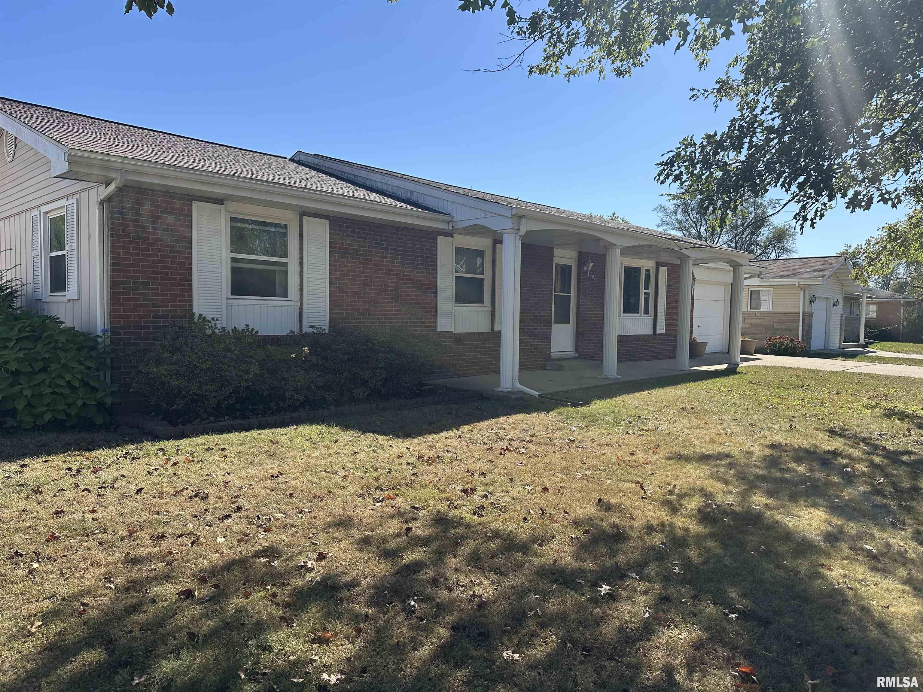 308 10th Street Pawnee, IL 62558 - Photo 4 of 28