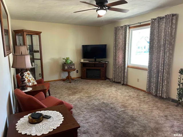 $173,000 | 308 10th Street, Pawnee, IL 62558