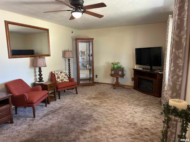 $173,000 | 308 10th Street, Pawnee, IL 62558