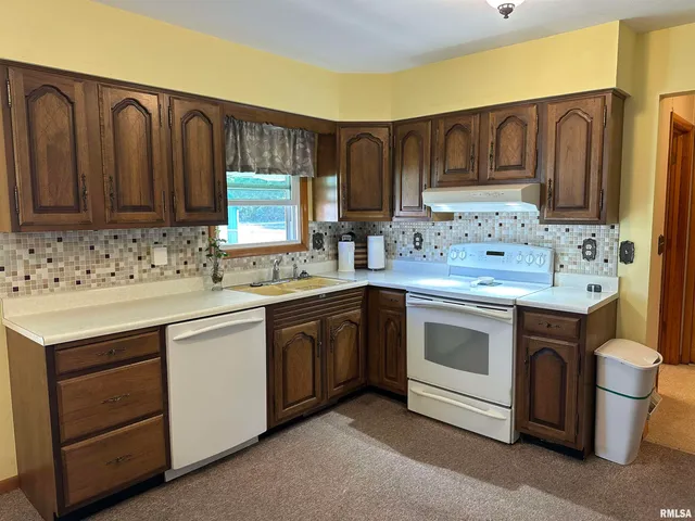 $173,000 | 308 10th Street, Pawnee, IL 62558