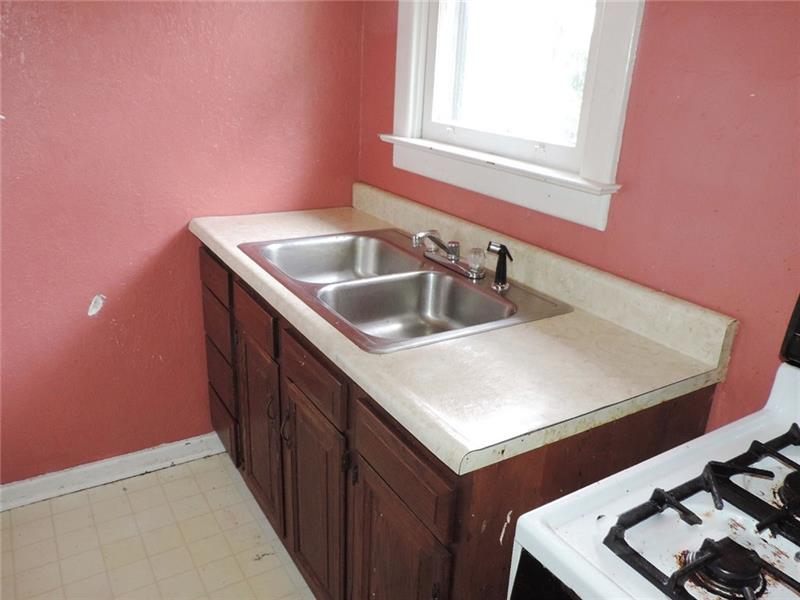 1038 Lessing Street Pittsburgh, PA 15220 - Photo 11 of 17 Gallery Image 11