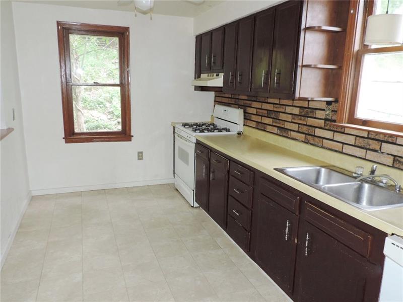 1038 Lessing Street Pittsburgh, PA 15220 - Photo 3 of 17 Gallery Image 3