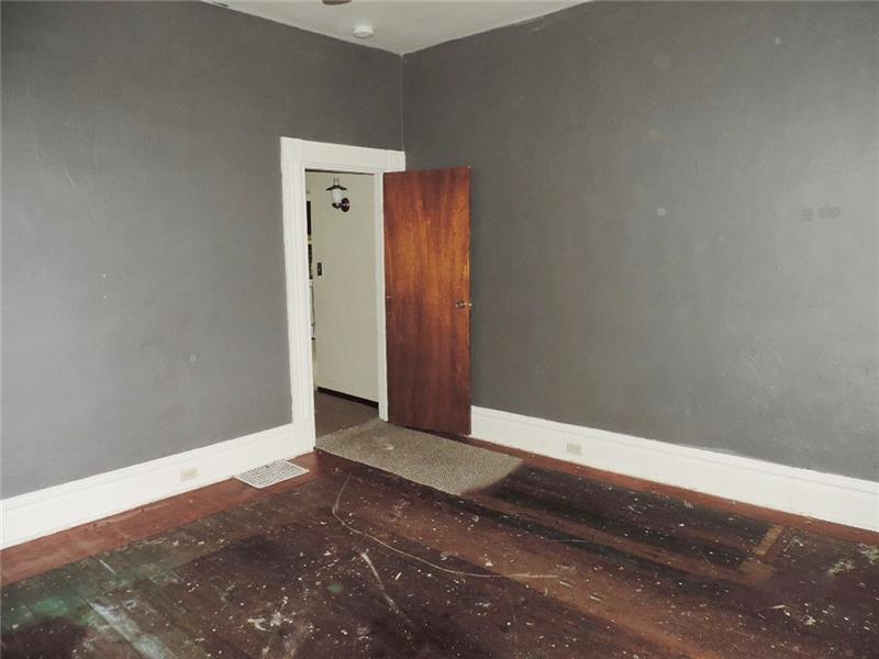 1038 Lessing Street Pittsburgh, PA 15220 - Photo 6 of 17 Gallery Image 6