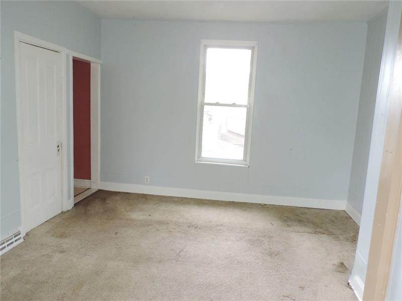 1038 Lessing Street Pittsburgh, PA 15220 - Photo 9 of 17 Gallery Image 9