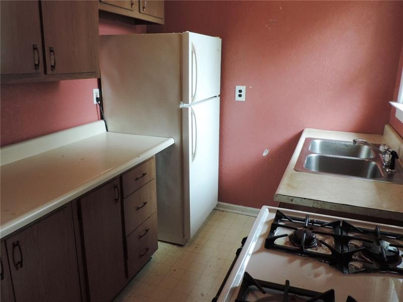 1038 Lessing Street Pittsburgh, PA 15220 - Photo 10 of 17 Gallery Image 10
