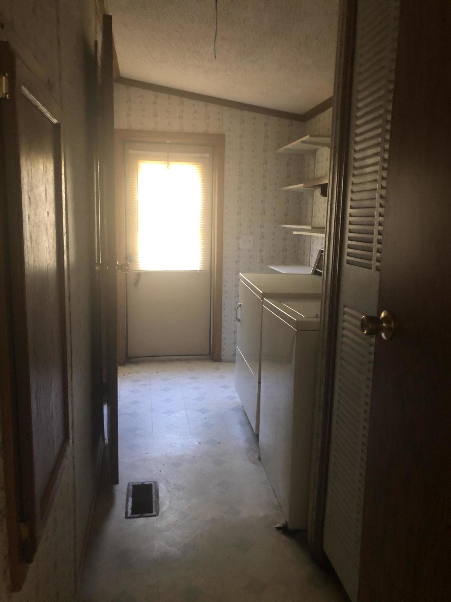 371 Ellis Road Kingston, TN 37763 - Photo 3 of 14 Laundry