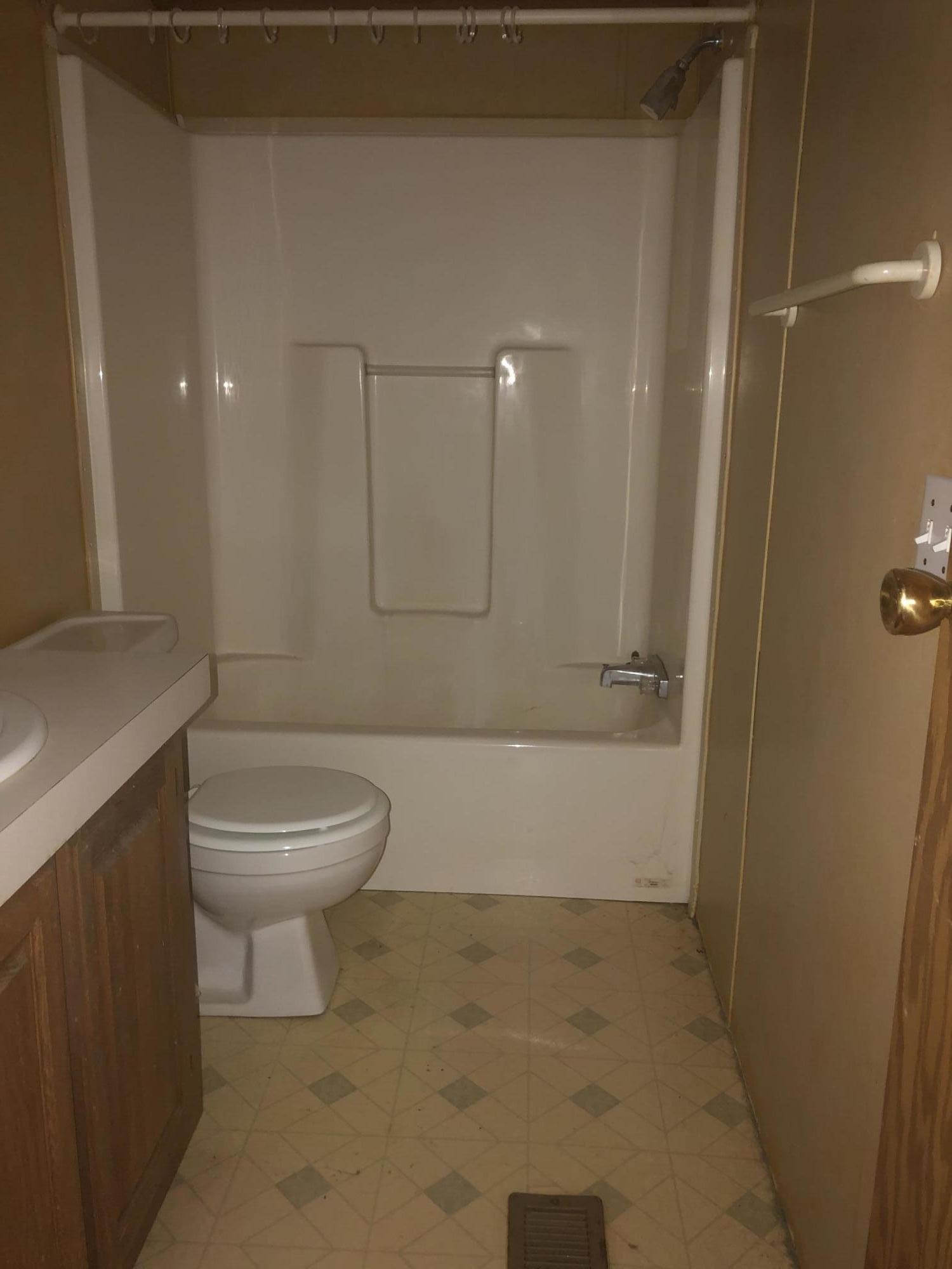 371 Ellis Road Kingston, TN 37763 - Photo 10 of 14 Bath