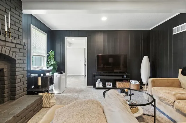 $350,000 | 9317 West 82nd Street, Overland Park, KS 66204