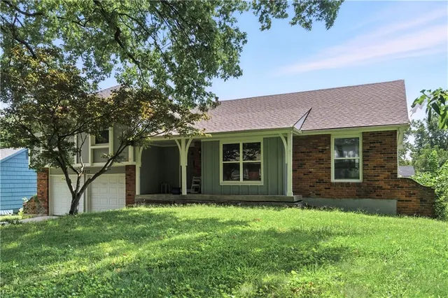 $350,000 | 9317 West 82nd Street, Overland Park, KS 66204