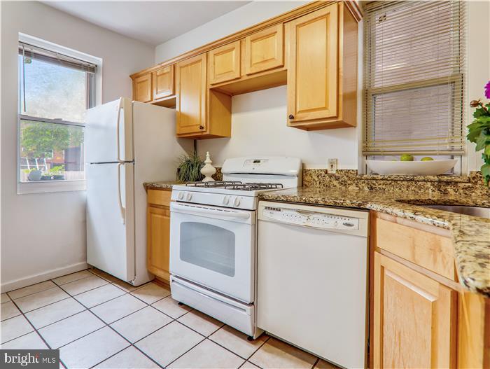 443 17th Street Southeast Washington, DC 20003 - Photo 11 of 31 Gleaming with Granite and Western Light