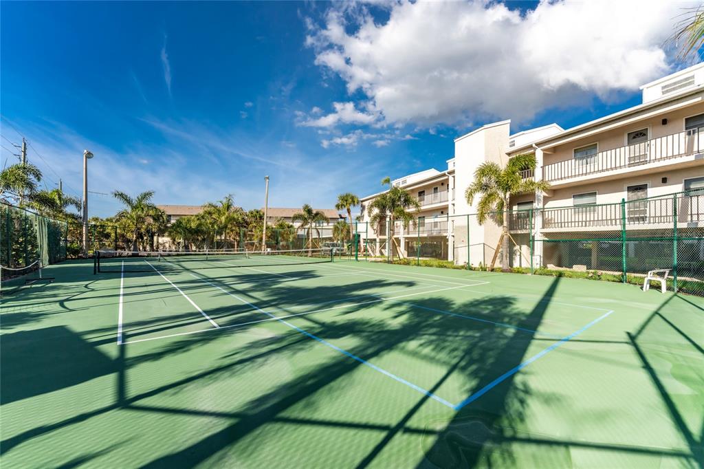 2700 North Beach Road, Unit E107 Englewood, FL 34223 - Photo 54 of 62 a view of a basketball court