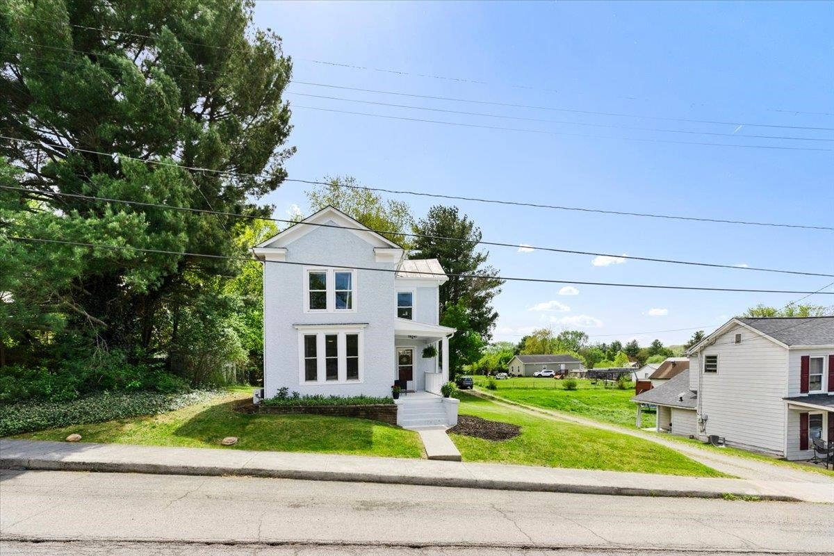 204 Pendleton Street Radford, VA 24141 - Photo 3 of 35 Gallery Image 3