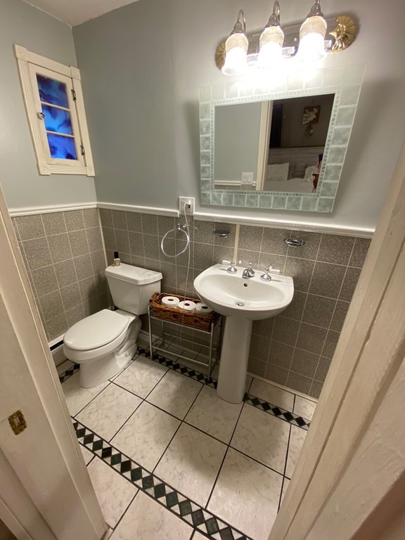 16 Worcester Road Townsend, MA 01469 - Photo 16 of 31 a bathroom with a toilet a sink and mirror