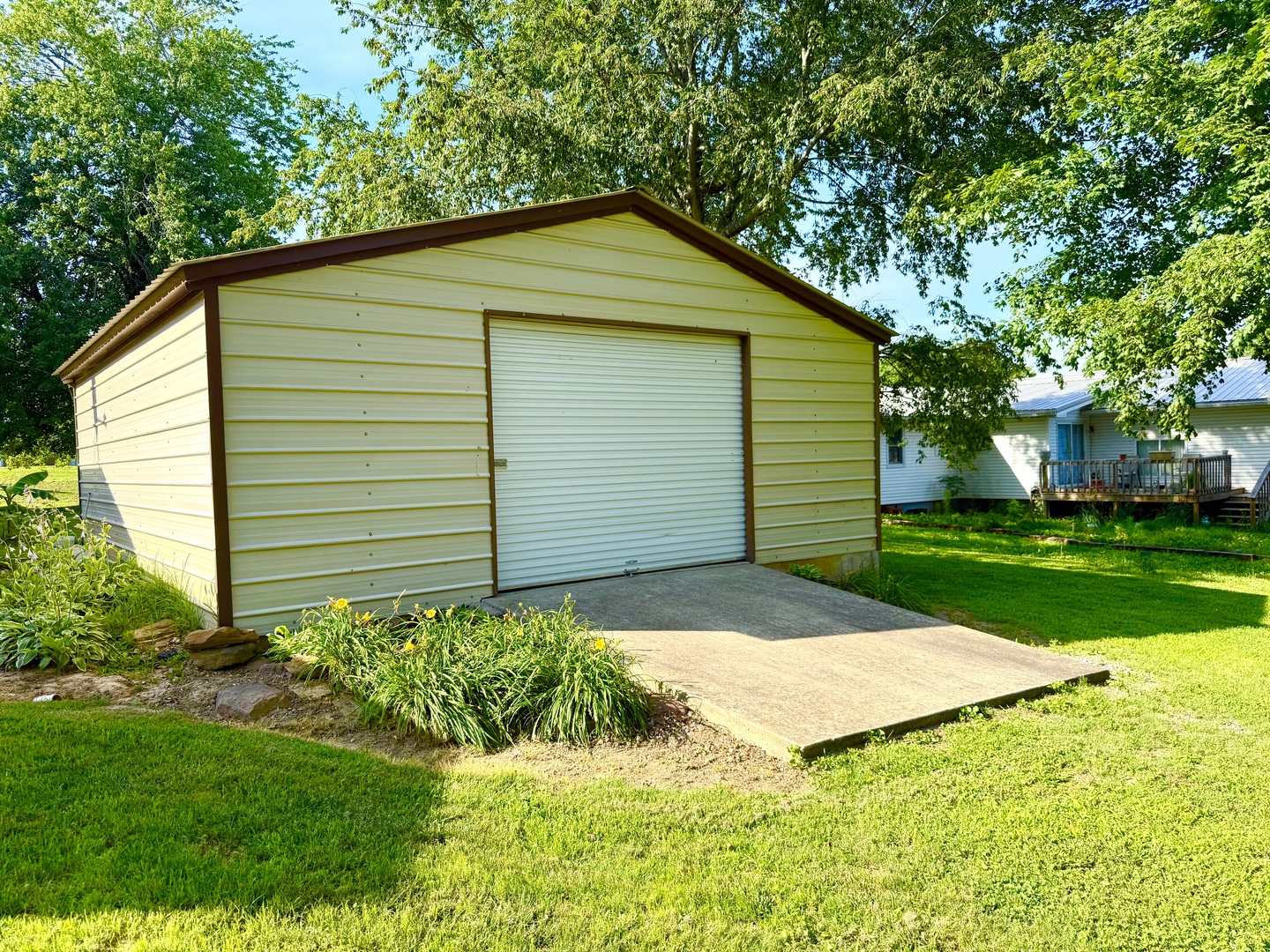 601 Ohio Street Grand Chain, IL 62941 - Photo 2 of 31 a front view of a house with garden