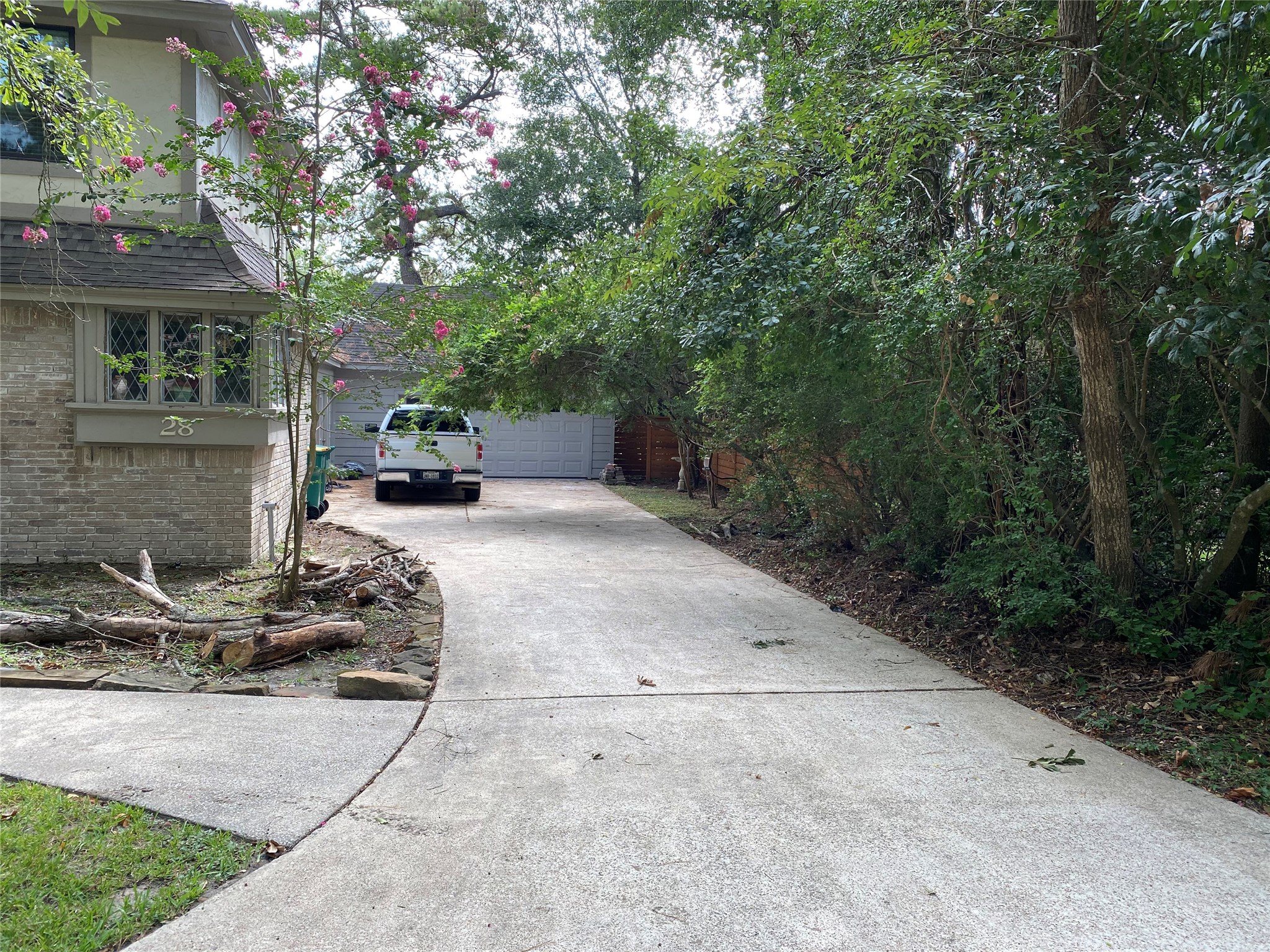 28 Tangle Brush Drive Spring, TX 77381 - Photo 28 of 29 a view of a backyard with table and chairs and a large tree