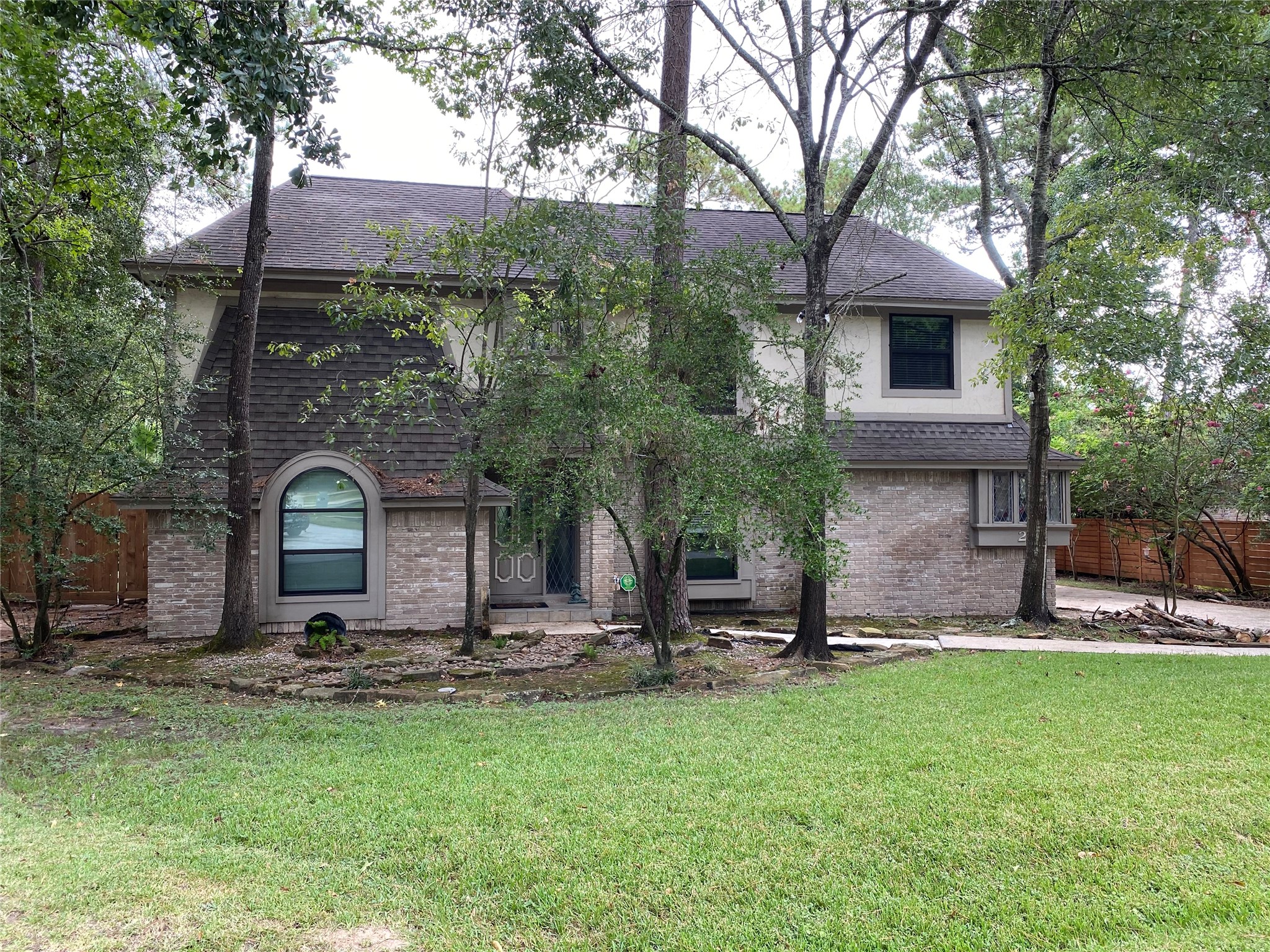 28 Tangle Brush Drive Spring, TX 77381 - Photo 3 of 29 a front view of a house with garden