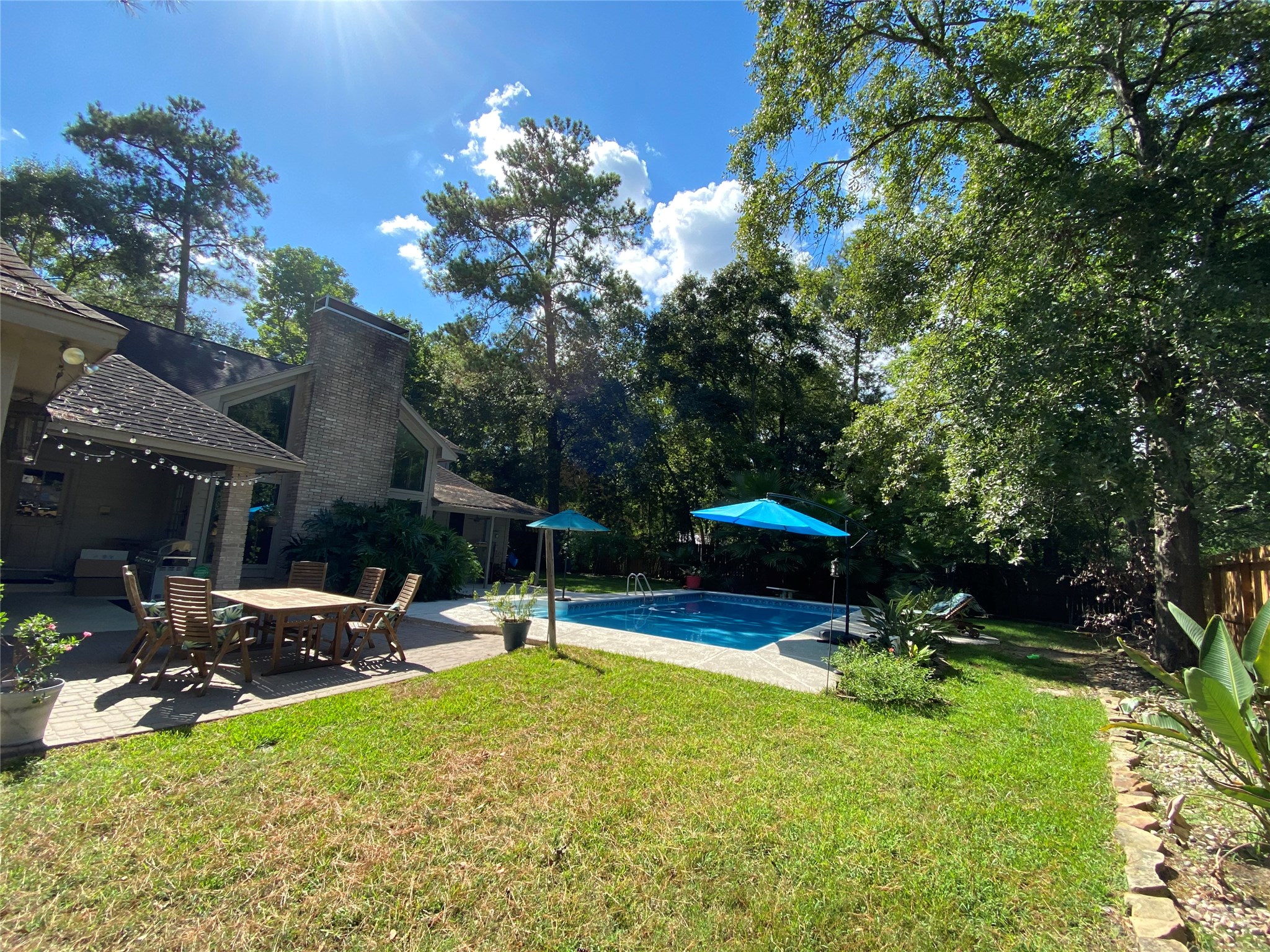 28 Tangle Brush Drive Spring, TX 77381 - Photo 4 of 29 a view of a backyard with a table and chairs