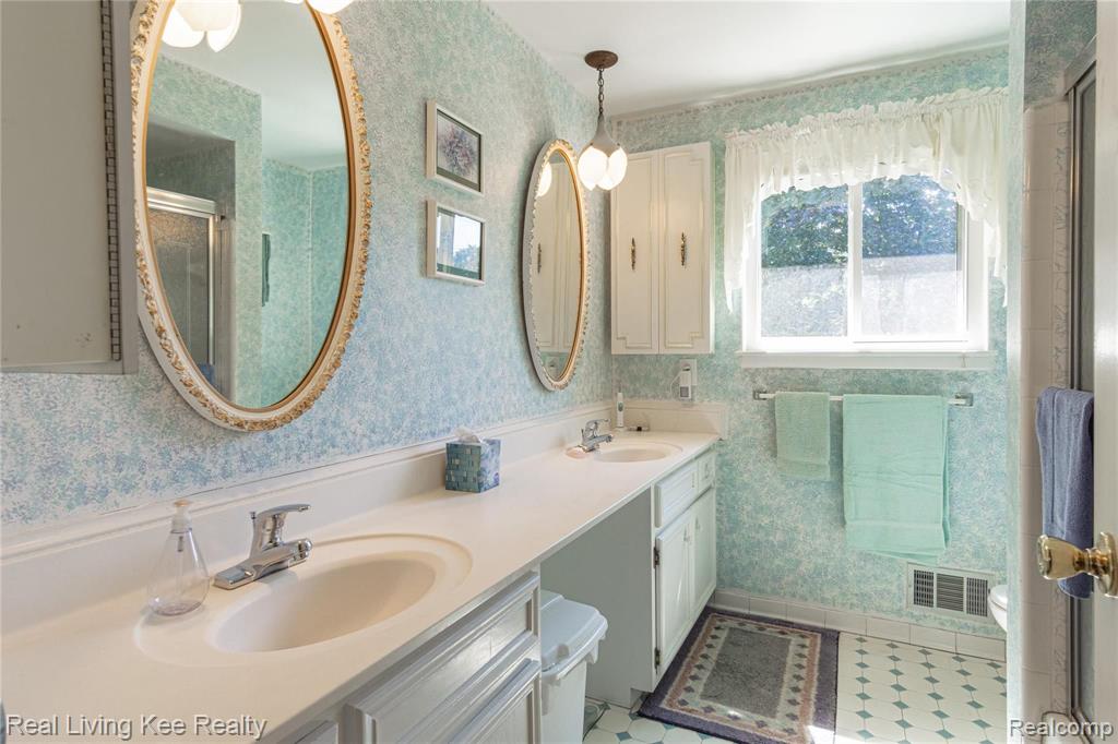 2155 Wayward Drive Rochester Hills, MI 48309 - Photo 29 of 38