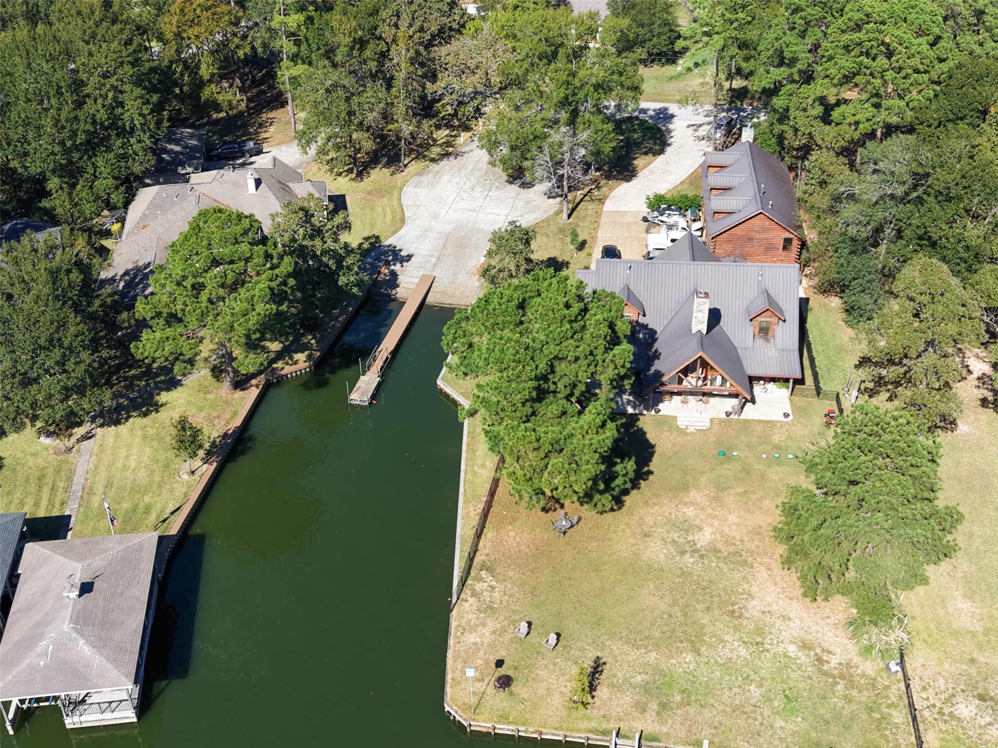 15144 Paradise View Drive Willis, TX 77318 - Photo 40 of 44 an aerial view of a house with a yard and lake view