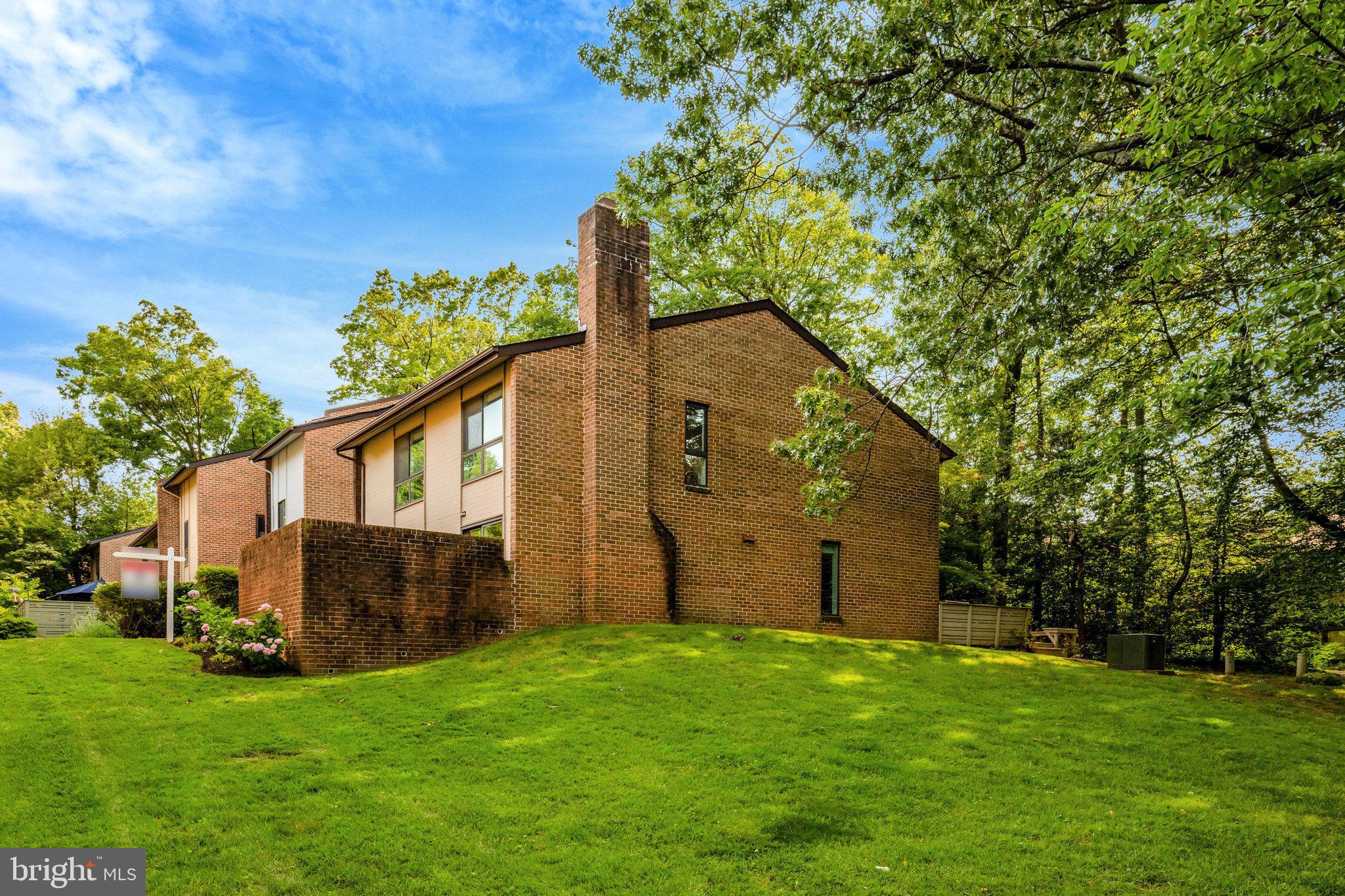 11712 Indian Ridge Road Reston, VA 20191 - Photo 54 of 77 a backyard of a house with lots of green space