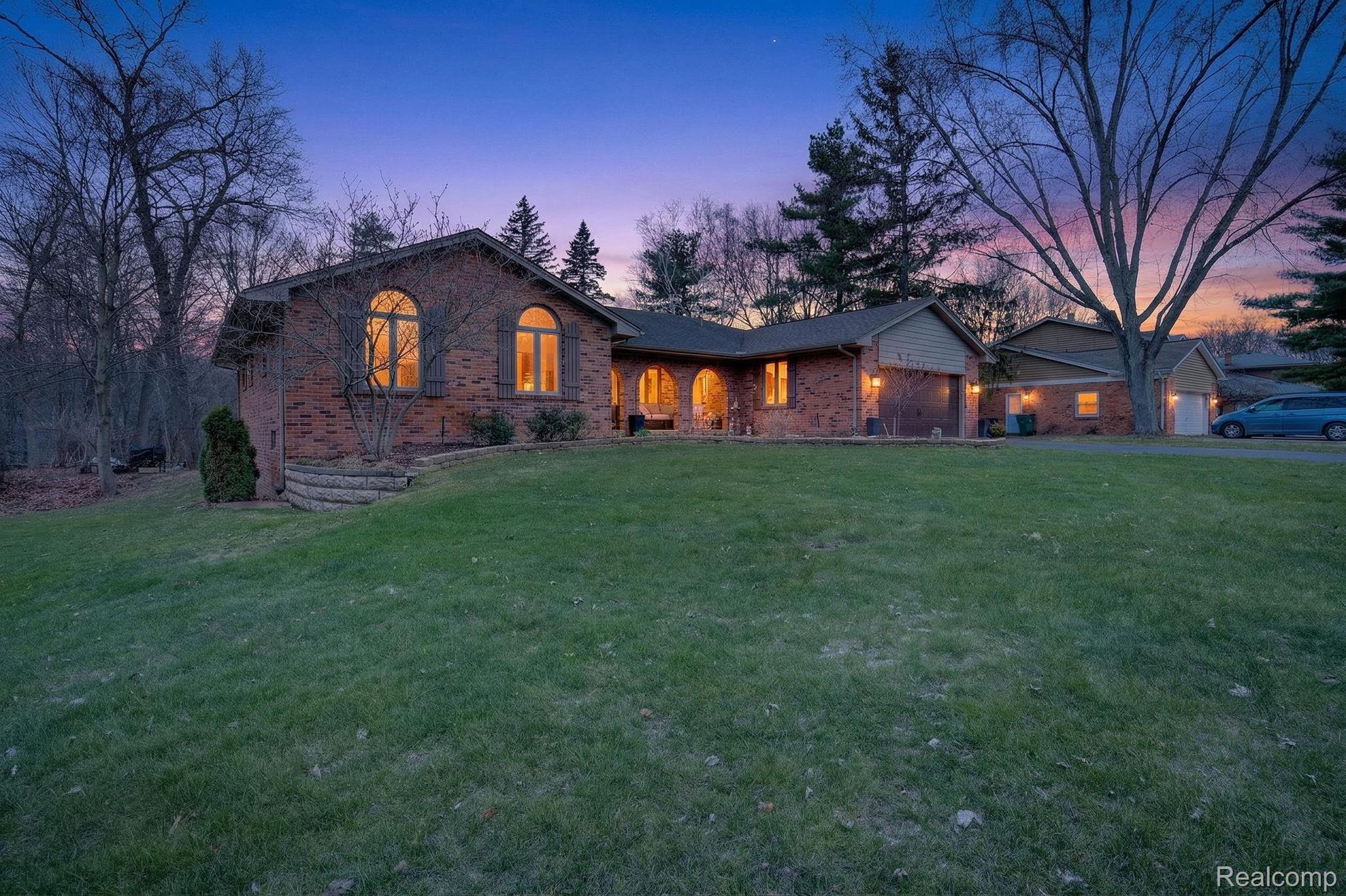 341 Ridgewood Road Rochester, MI 48306 - Photo 4 of 74 3-web-or-mls-DSC_2330#twilight.jpg
