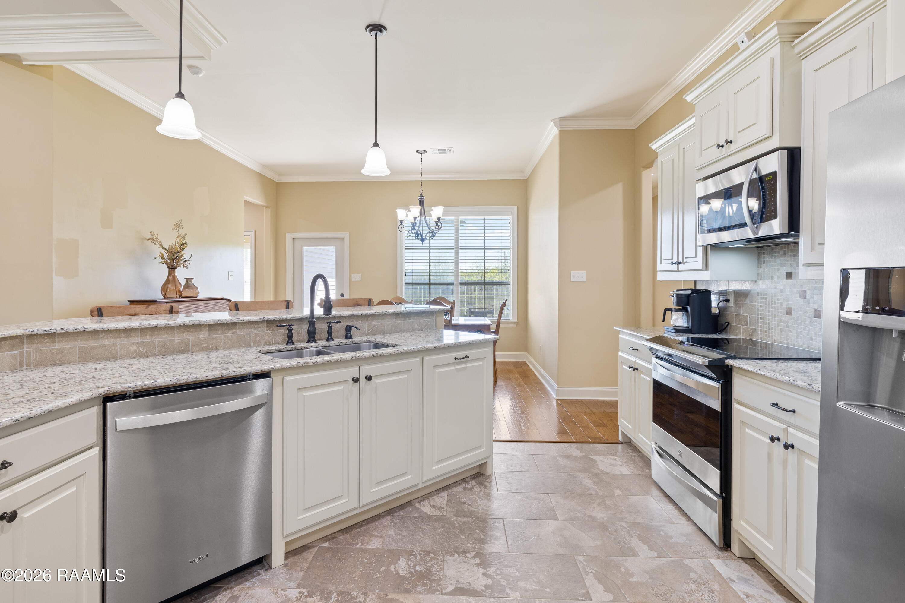 208 Overbrook Drive Broussard, LA 70518 - Photo 17 of 41 208 Overbrook Broussard-16