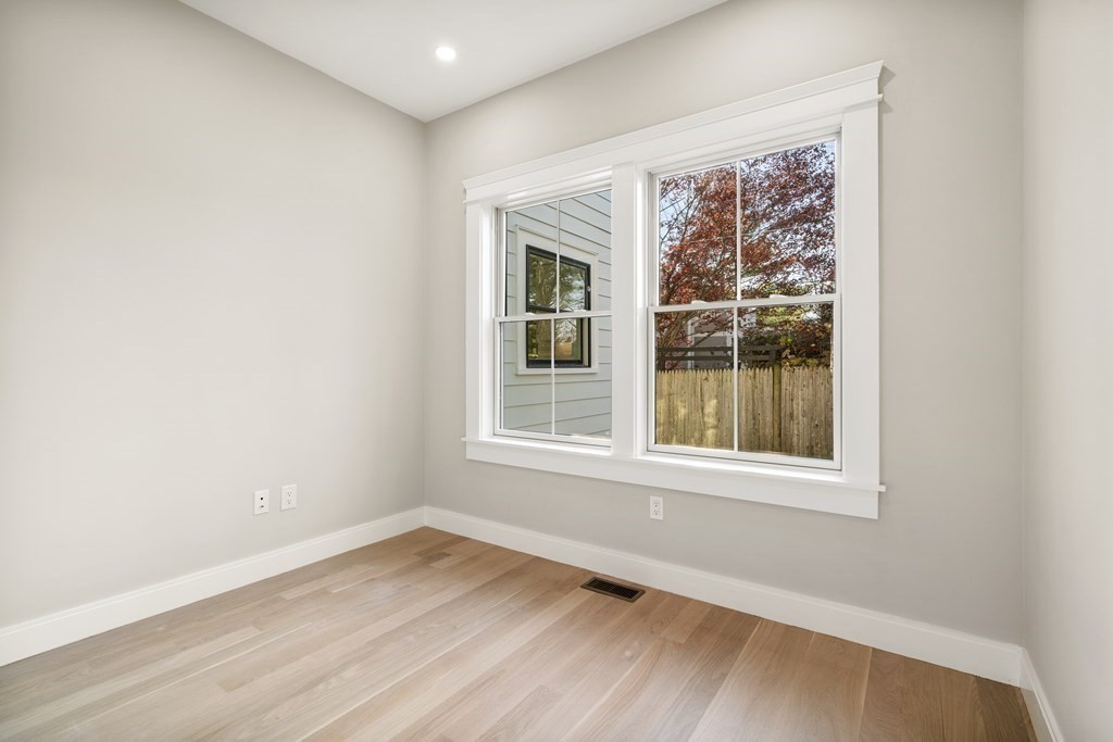 17 Russell Road Wellesley, MA 02482 - Photo 16 of 33
