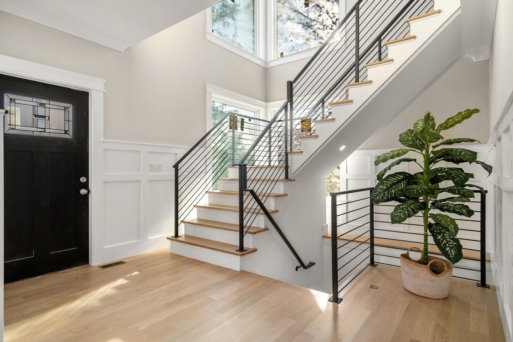17 Russell Road Wellesley, MA 02482 - Photo 3 of 33
