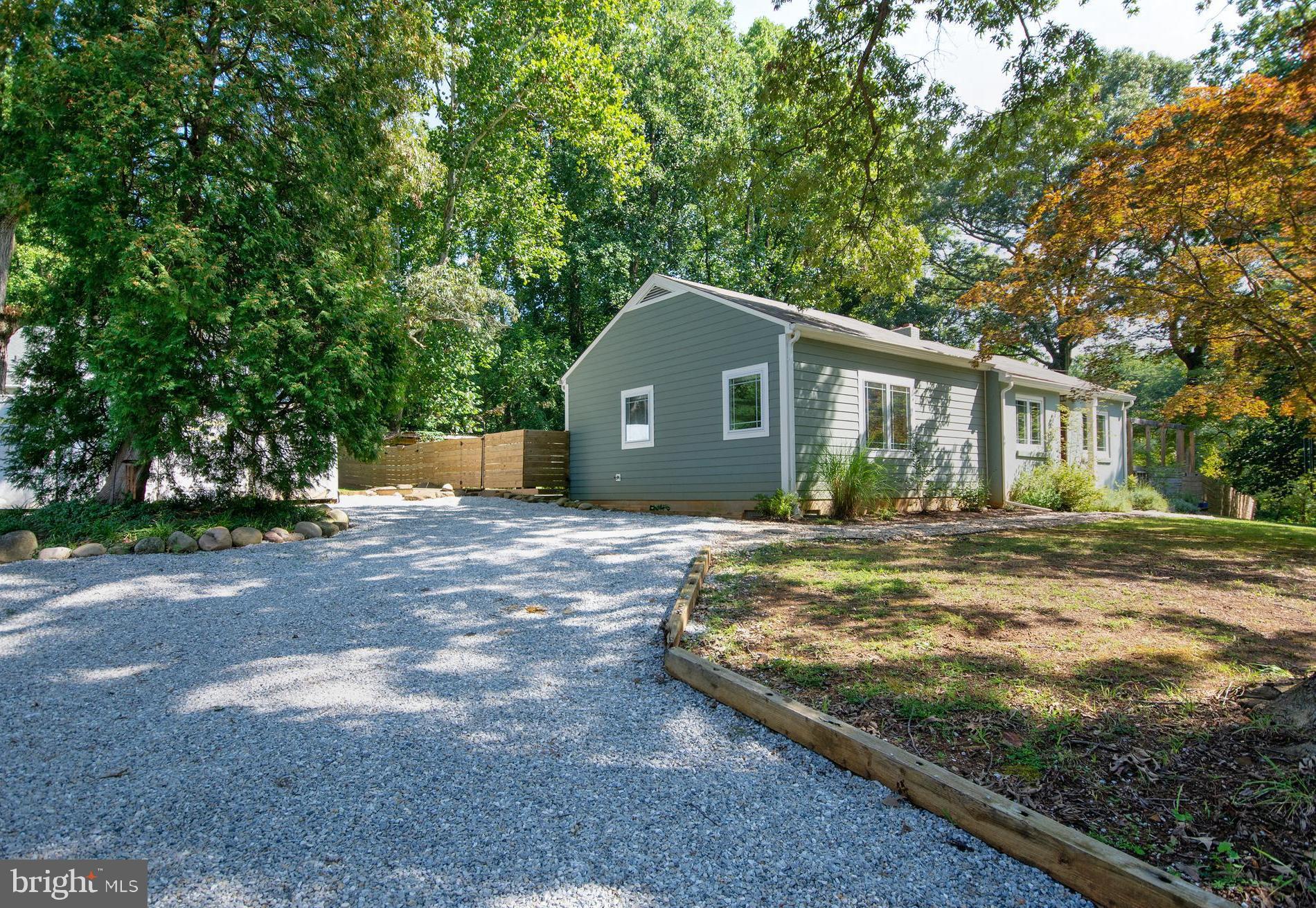 1804 St Margarets Road Annapolis, MD 21409 - Photo 4 of 35 Large Circle Drive for ample parking