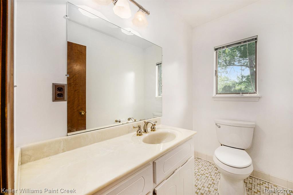 2337 Blockton Road Rochester Hills, MI 48306 - Photo 8 of 24