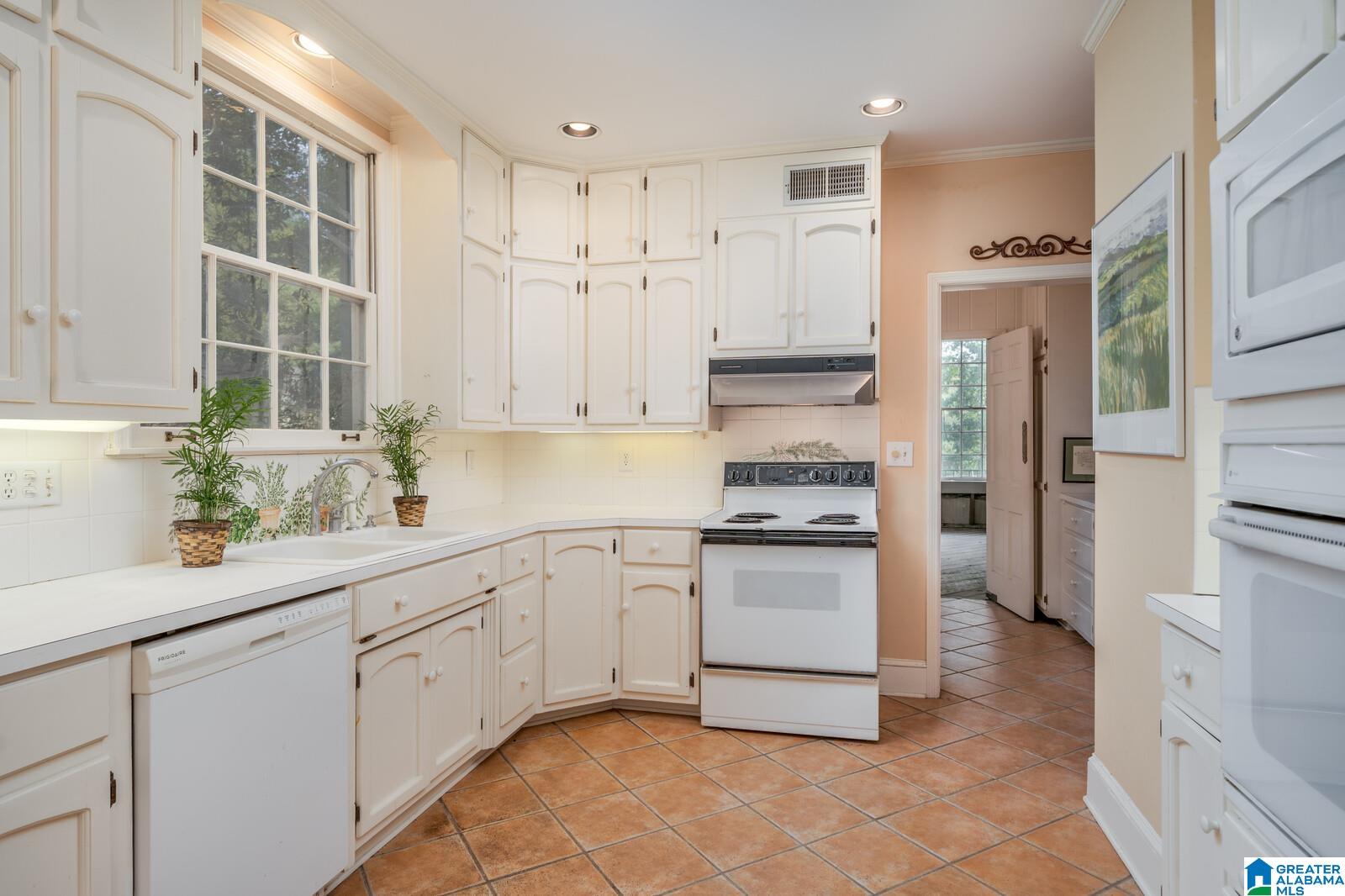 3156 Guilford Road Birmingham, AL 35223 - Photo 17 of 51