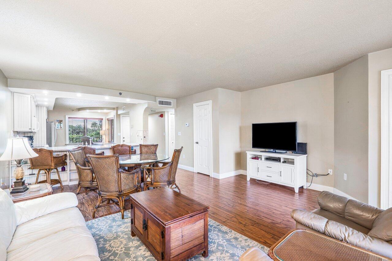 275 Palm Avenue, Unit C206 Jupiter, FL 33477 - Photo 11 of 25 011-275PalmAvenue-Jupiter-FL-33477-SMALL