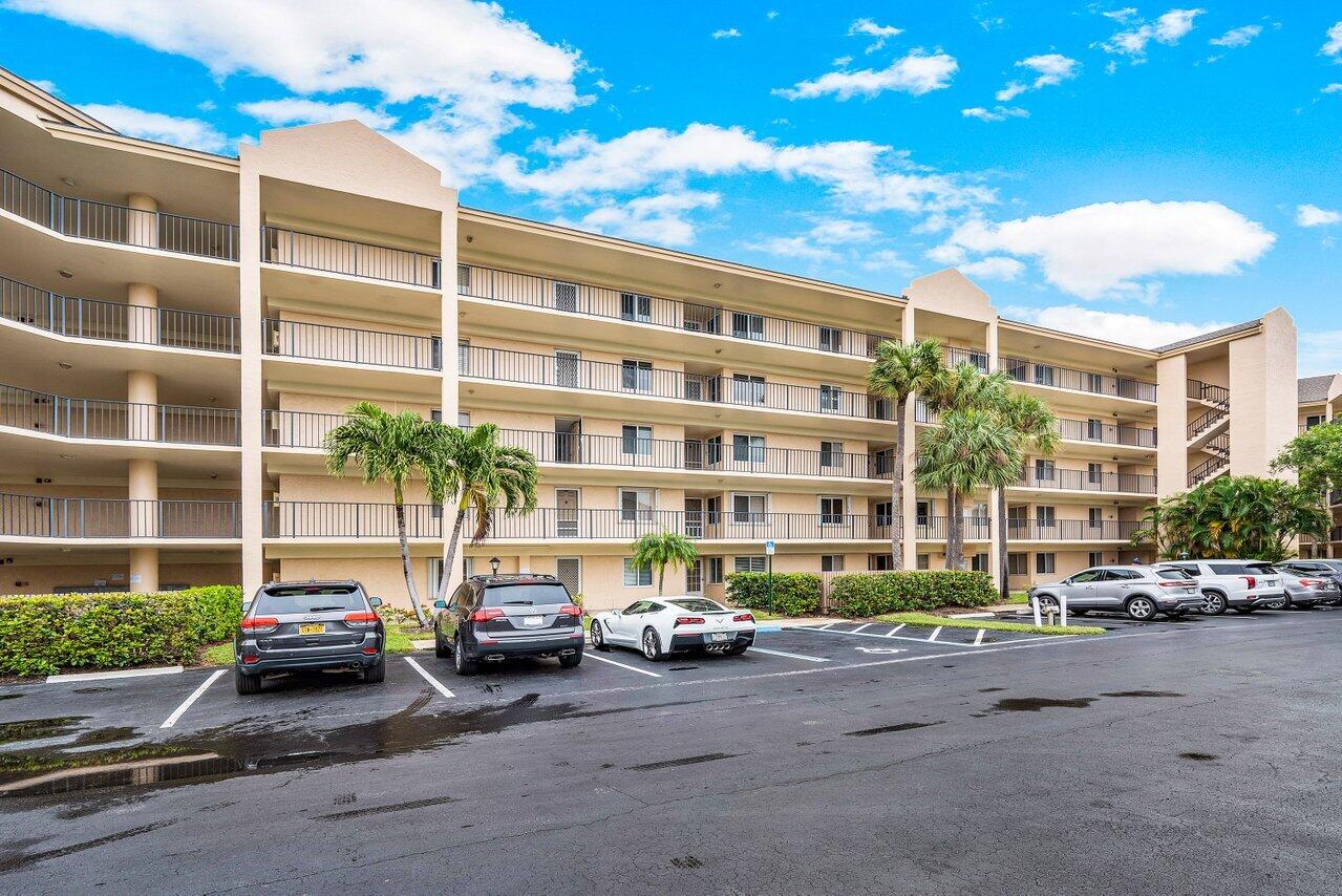 275 Palm Avenue, Unit C206 Jupiter, FL 33477 - Photo 3 of 25 002-275PalmAvenue-Jupiter-FL-33477-SMALL