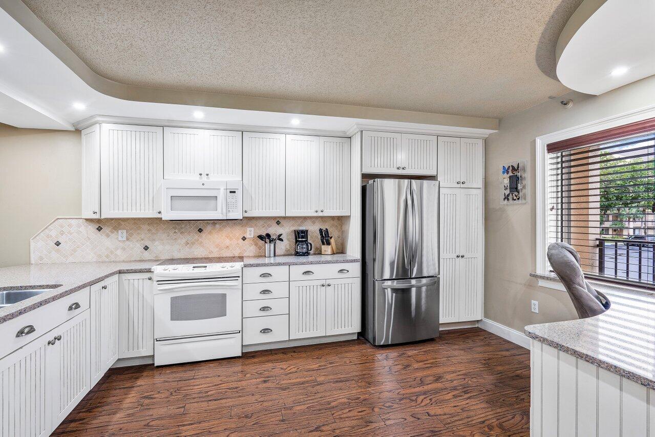 275 Palm Avenue, Unit C206 Jupiter, FL 33477 - Photo 5 of 25 004-275PalmAvenue-Jupiter-FL-33477-SMALL