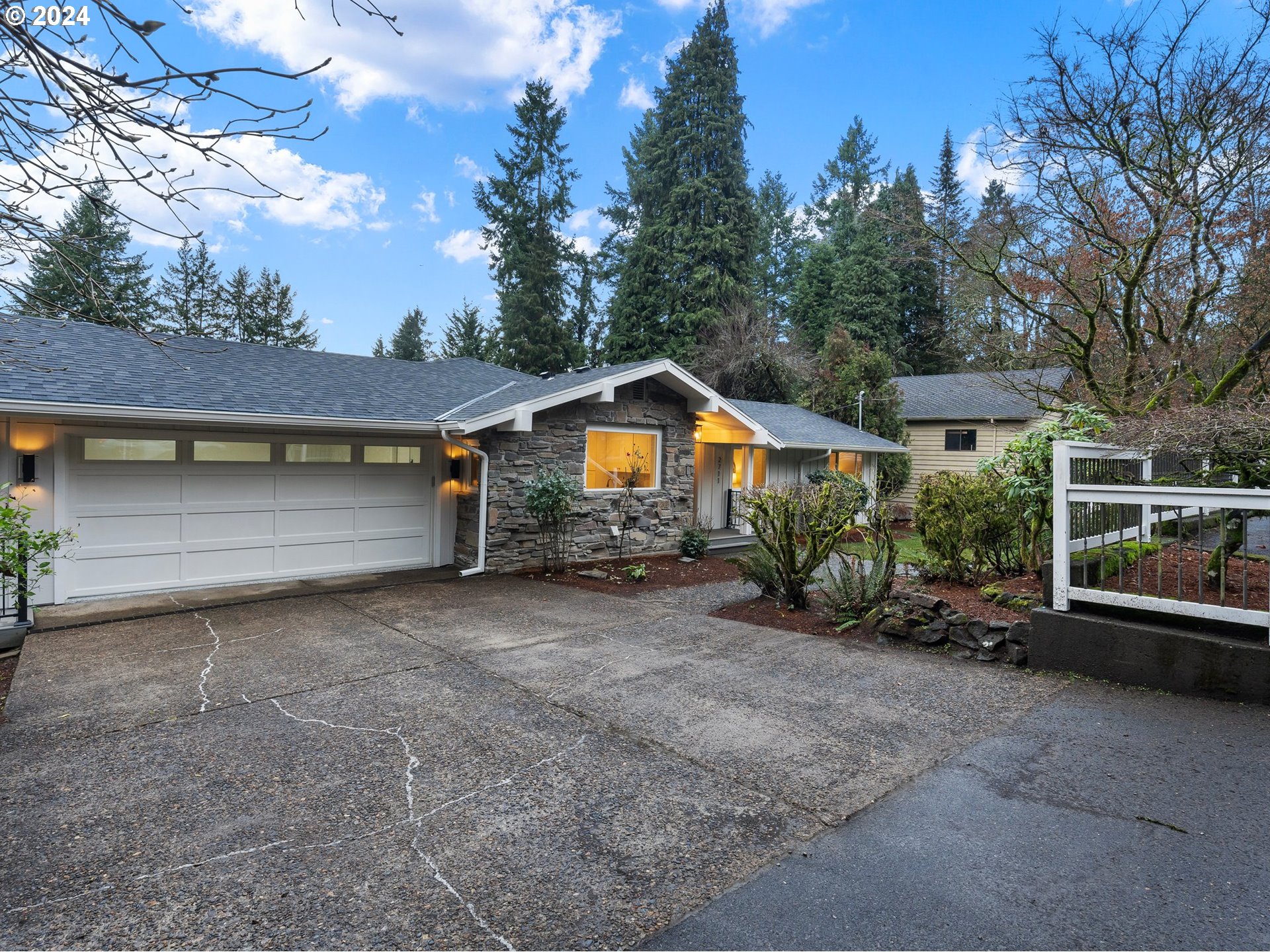 2711 Greentree Road Lake Oswego, OR 97034 - Photo 3 of 42