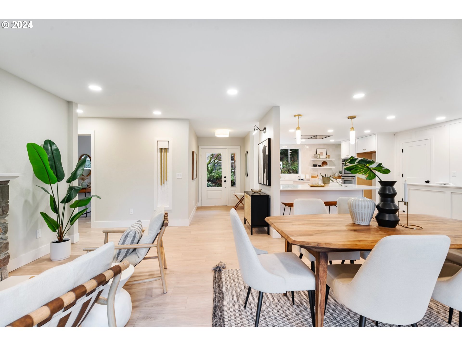 2711 Greentree Road Lake Oswego, OR 97034 - Photo 5 of 42 a living room with furniture a potted plant and kitchen view