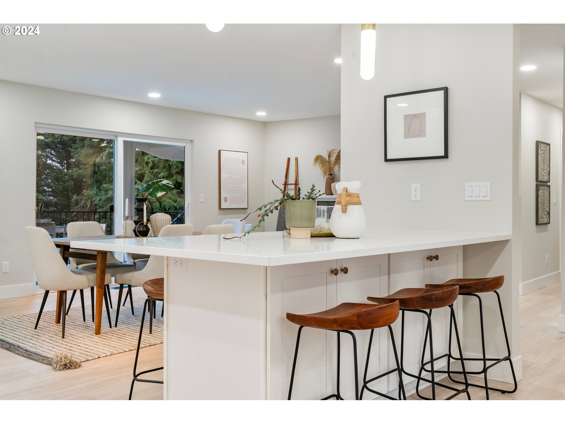 2711 Greentree Road Lake Oswego, OR 97034 - Photo 8 of 42 a kitchen with a table and chairs
