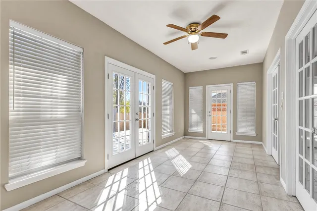 a view of an entryway with a livingroom