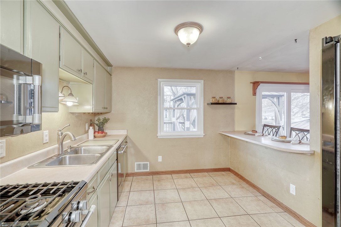 35 Rusty Lane Greece, NY 14626 - Photo 18 of 48