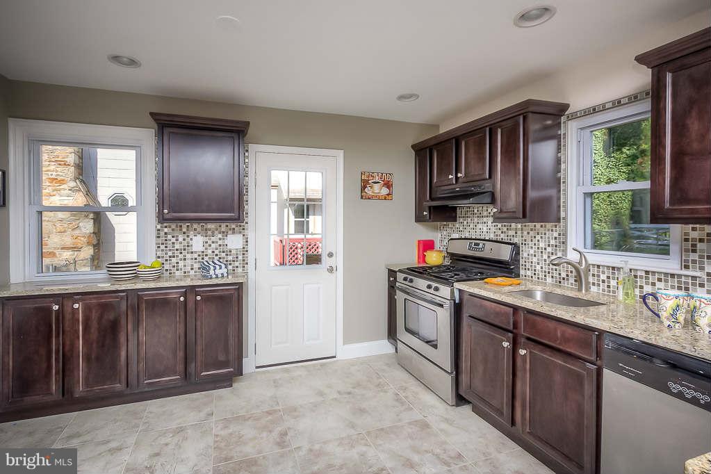 2113 Northland Road Baltimore, MD 21207 - Photo 3 of 30 Kitchen