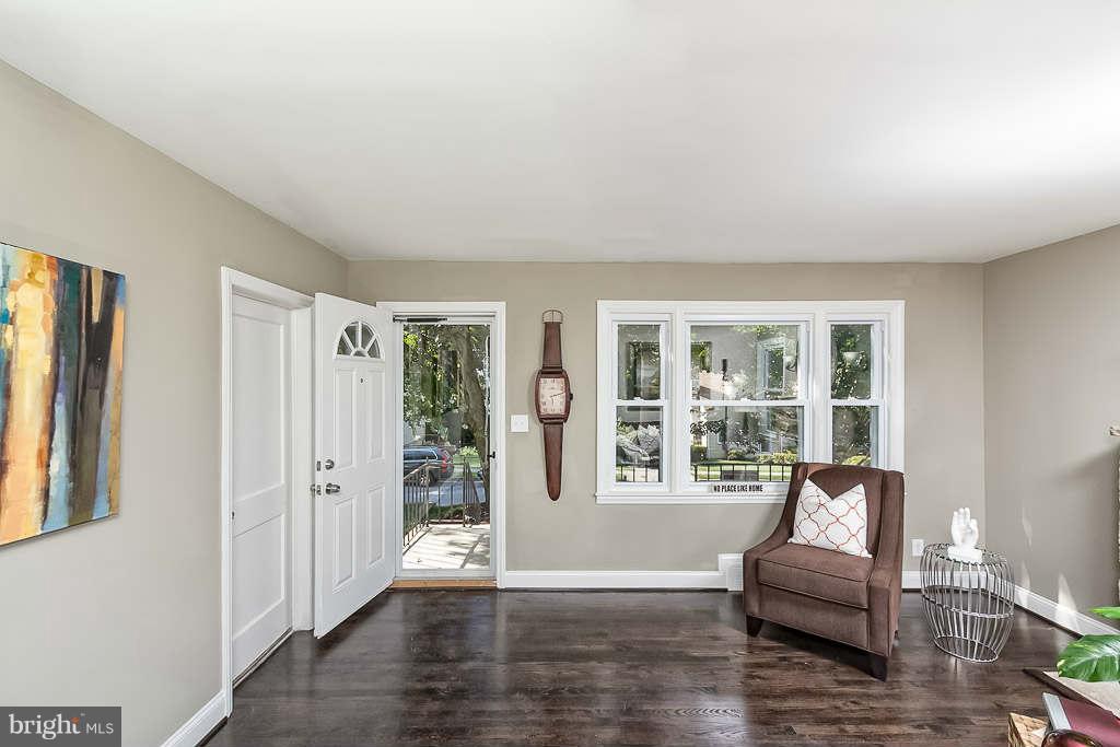2113 Northland Road Baltimore, MD 21207 - Photo 10 of 30 Living Room