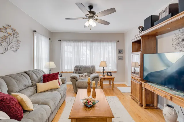 $399,000 | 4323 Deyo Avenue, Brookfield, IL 60513