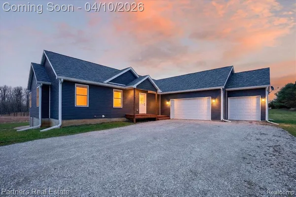 $421,100 | 9148 Eva Lane, Fowlerville, MI 48836