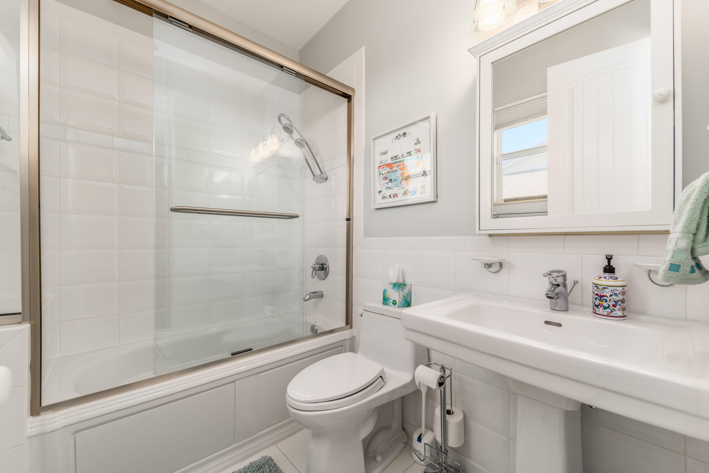 5722 Southeast Nassau Terrace Stuart, FL 34997 - Photo 23 of 51 Ensuite Bathroom to Bedroom 3